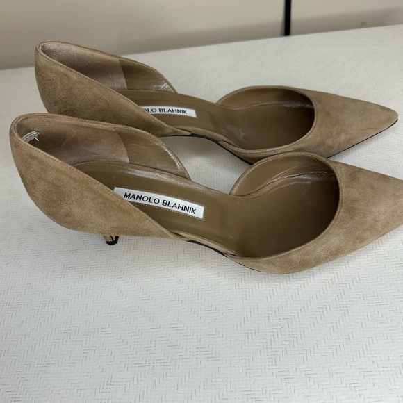 Manolo Blahnik Women's Tan Suede Pumps - Picture 9 of 9